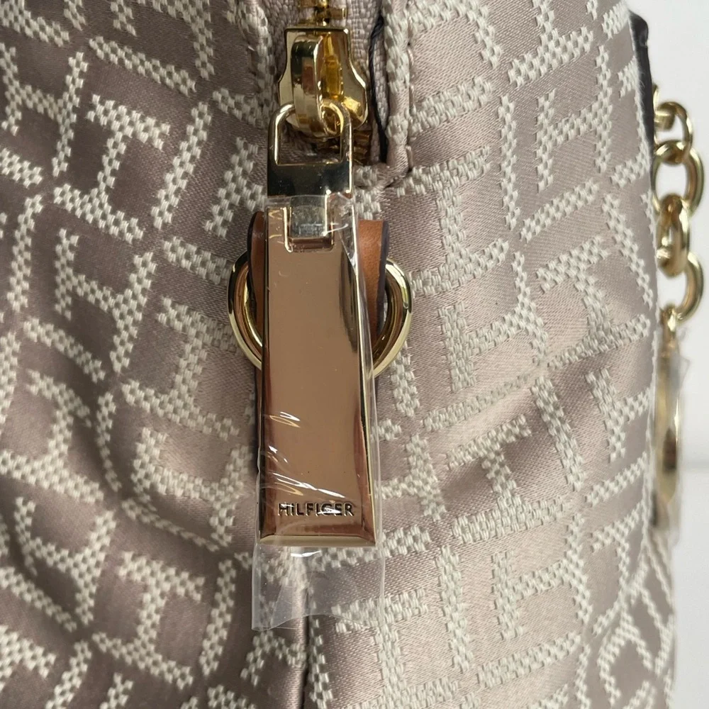 Tommy Hilfiger Beige Signature Logo Handbag Purse Satchel w Crossbody Strap
